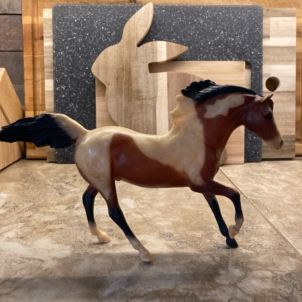 Beautiful Collectible 1990s Breyer Horse, Paint/Pinto